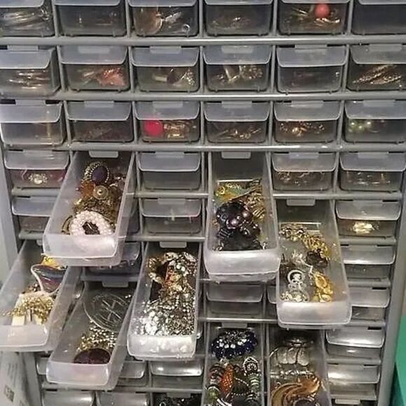 1.5 LB UNSEARCHED MYSTERY Jewelry LOT Wearable Necklaces Earrings Bracelets MORE - Picture 4 of 7